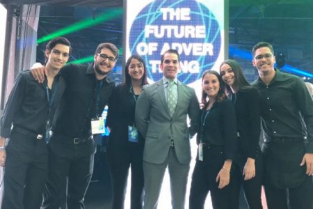 Estudiantes de UNIBE participan como edecanes del prestigioso congreso internacional FOA 2018
