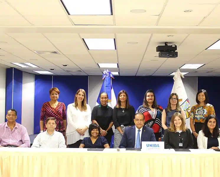 UNIBE firma acuerdos con IFES y ADIDE