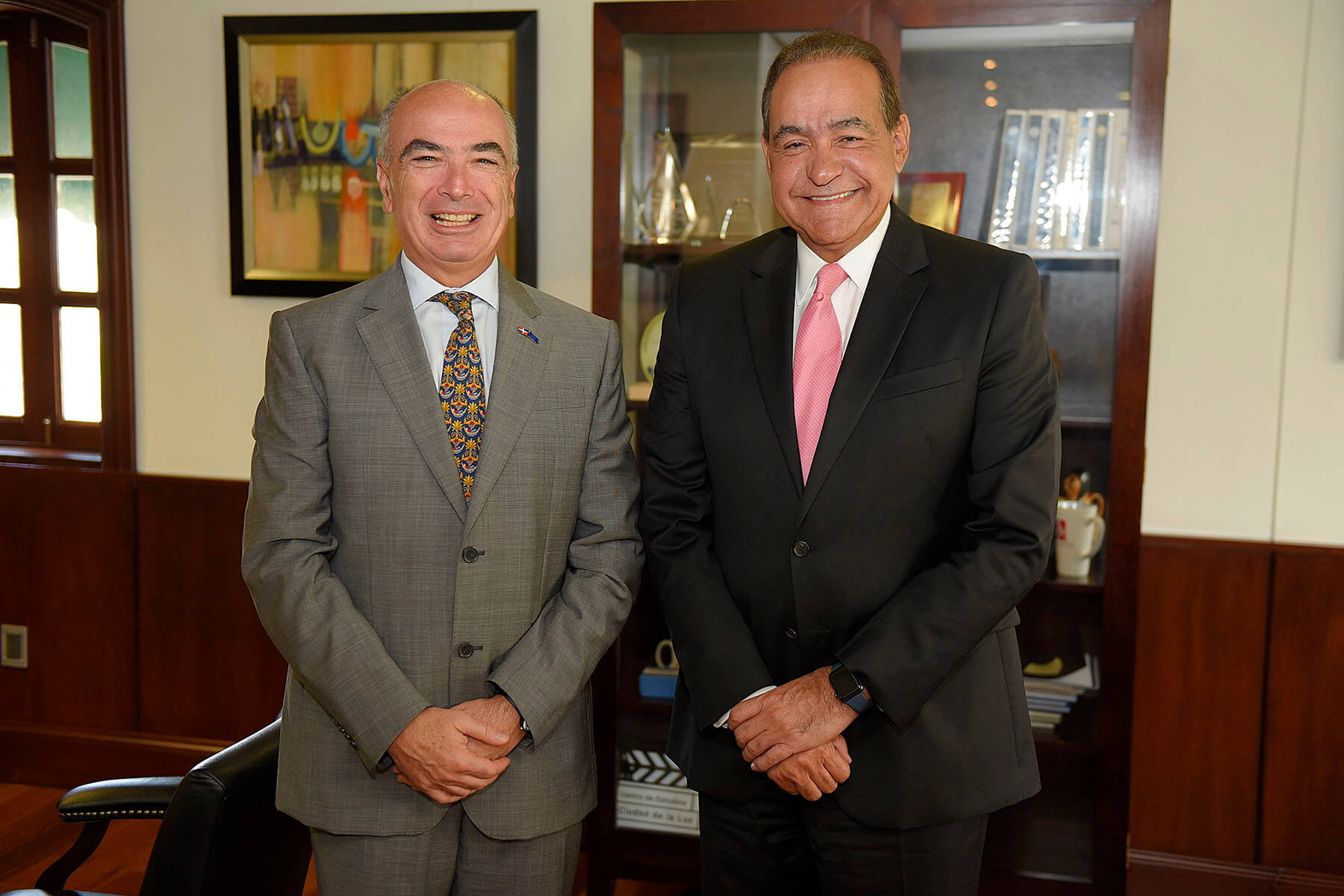 Foto principal - El embajador Gianlucca Grippa y el Dr. Julio Amado Castaños Guzmán