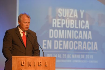 Suiza y Republica Dominicana en Democracia