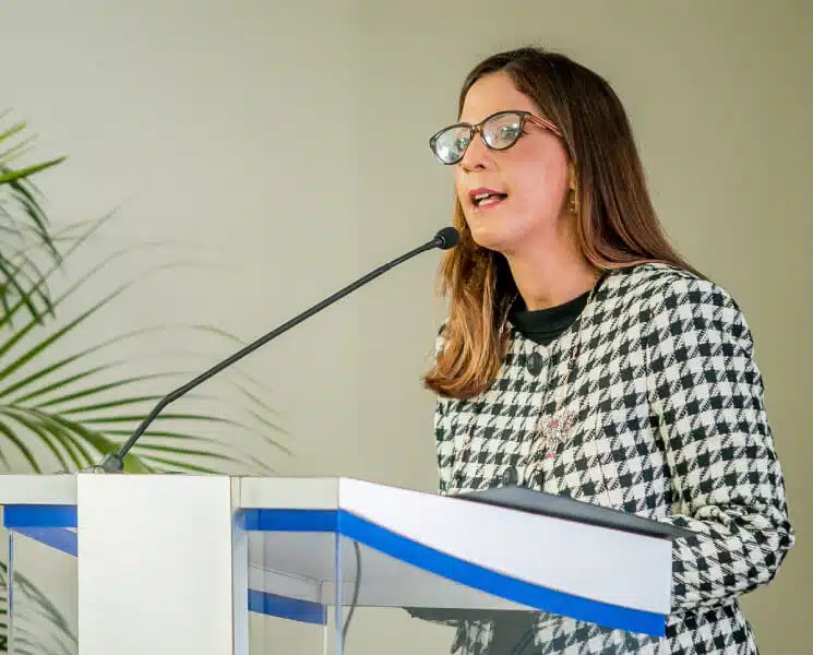 Doctora Odile Camilo Vincent, rectora de Unibe, mientras se dirigía a los presentes