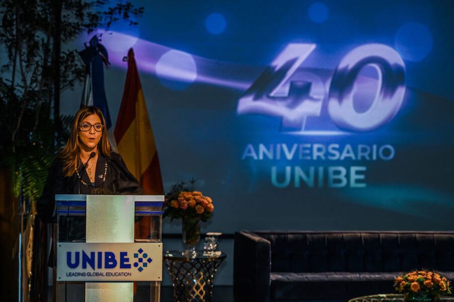 La doctora Odile Camilo Vincent, durante su intervención en la apertura del evento.