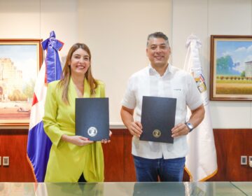 Unibe y Arajet firman convenio de cooperación